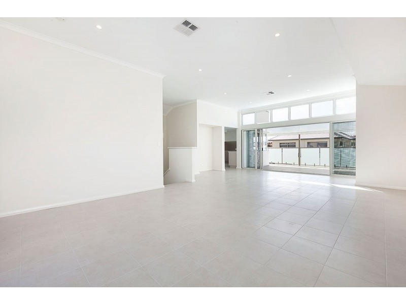 13 Crown Terrace, Coogee WA 6166