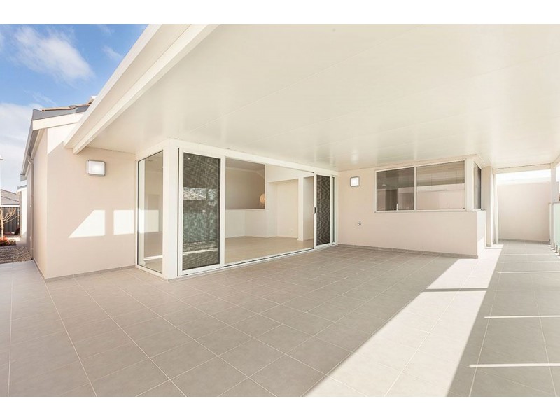 13 Crown Terrace, Coogee WA 6166