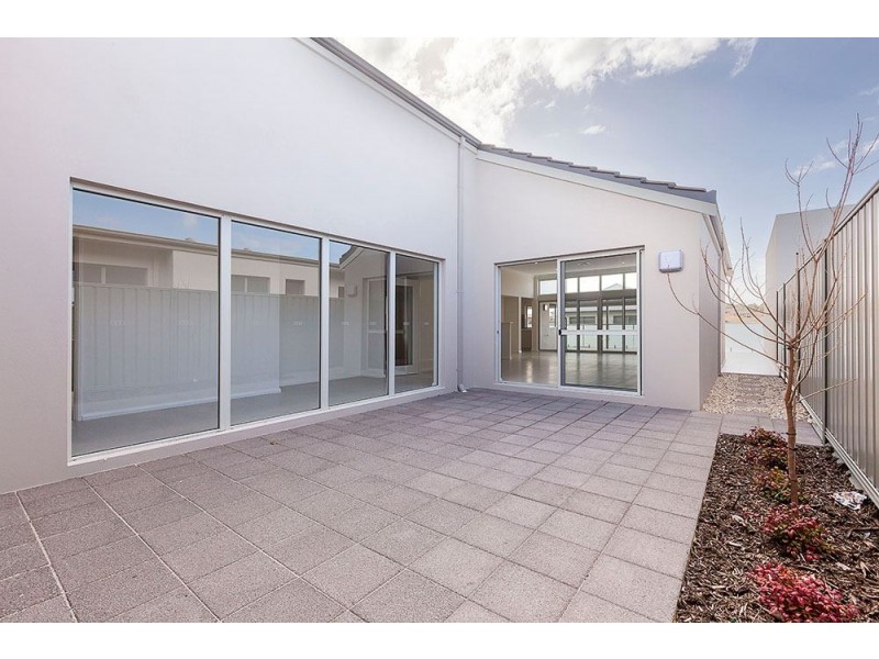 13 Crown Terrace, Coogee WA 6166