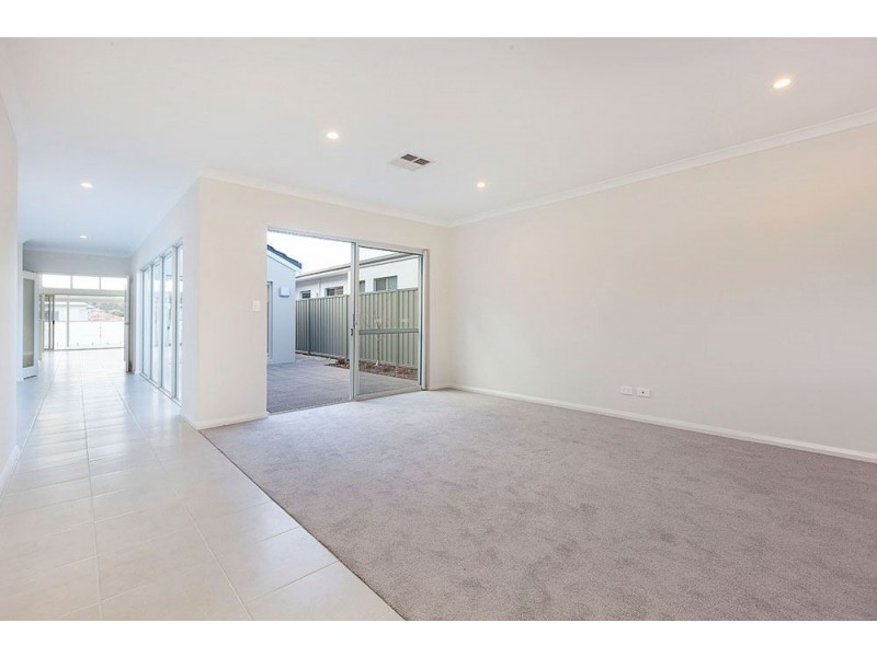 13 Crown Terrace, Coogee WA 6166