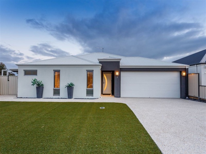 4A Katsura Gardens, Munster WA 6166