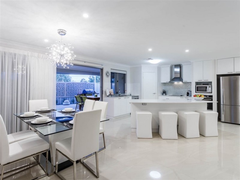 4A Katsura Gardens, Munster WA 6166