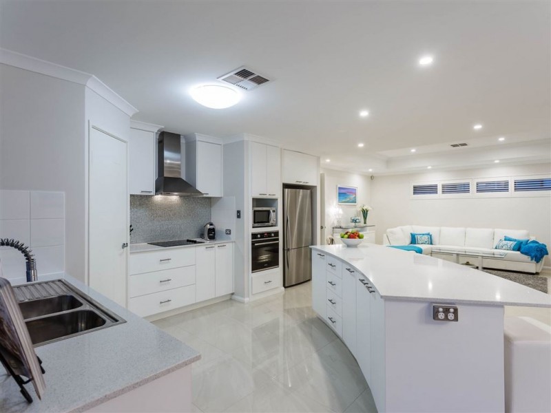 4A Katsura Gardens, Munster WA 6166