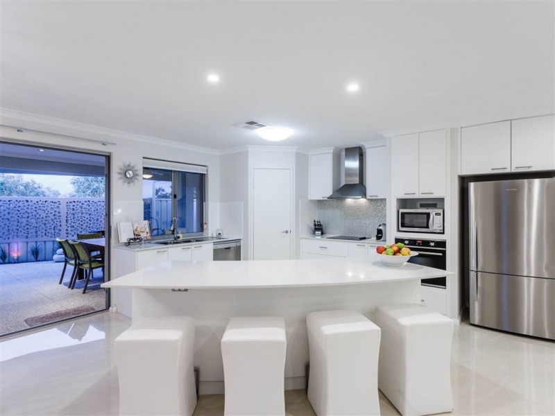 4A Katsura Gardens, Munster WA 6166