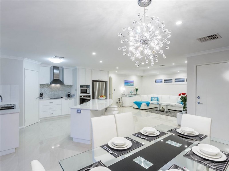 4A Katsura Gardens, Munster WA 6166