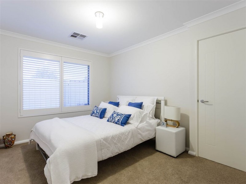 4A Katsura Gardens, Munster WA 6166