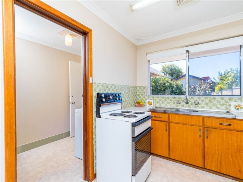 2 Moorhouse Street, Willagee WA 6156