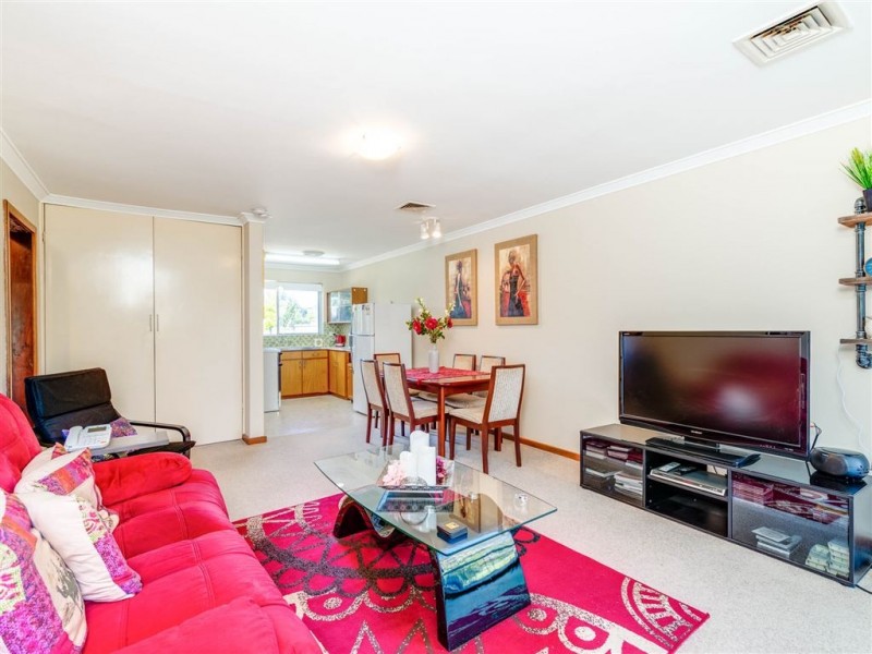 2 Moorhouse Street, Willagee WA 6156