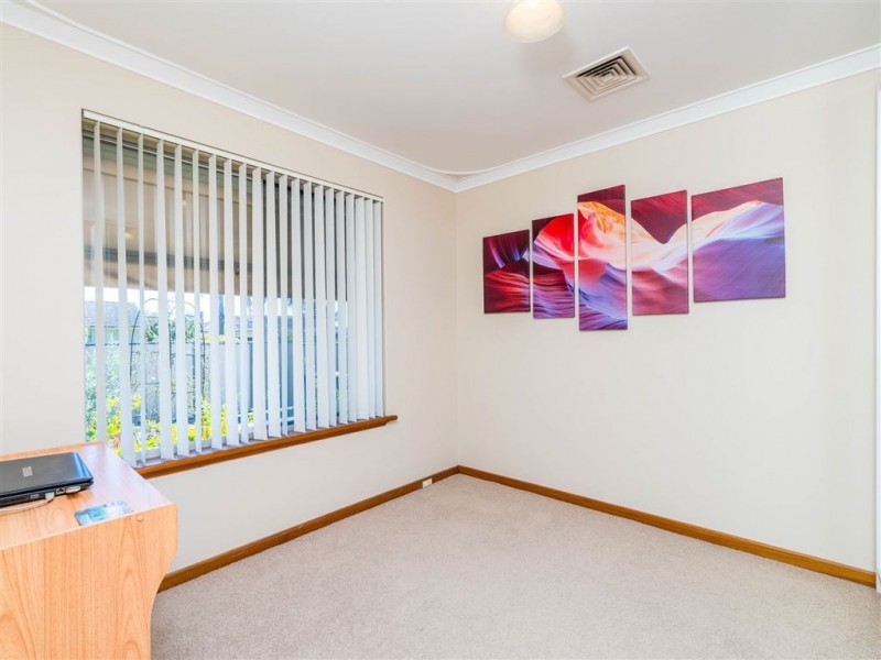 2 Moorhouse Street, Willagee WA 6156