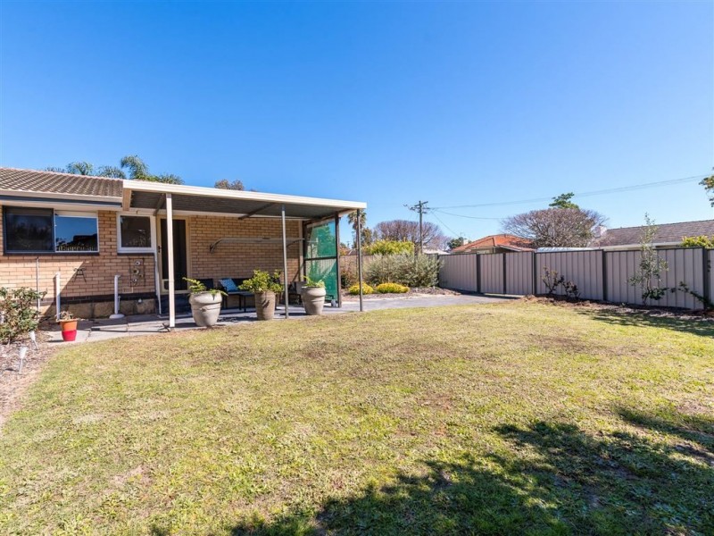 2 Moorhouse Street, Willagee WA 6156
