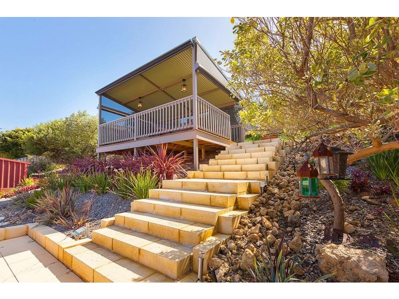 10 Lucca Court, Coogee WA 6166