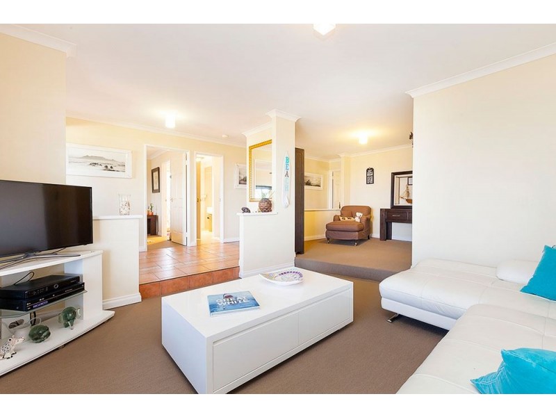 10 Lucca Court, Coogee WA 6166