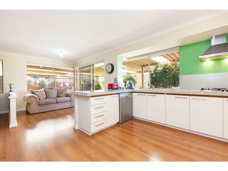 10 Lucca Court, Coogee WA 6166