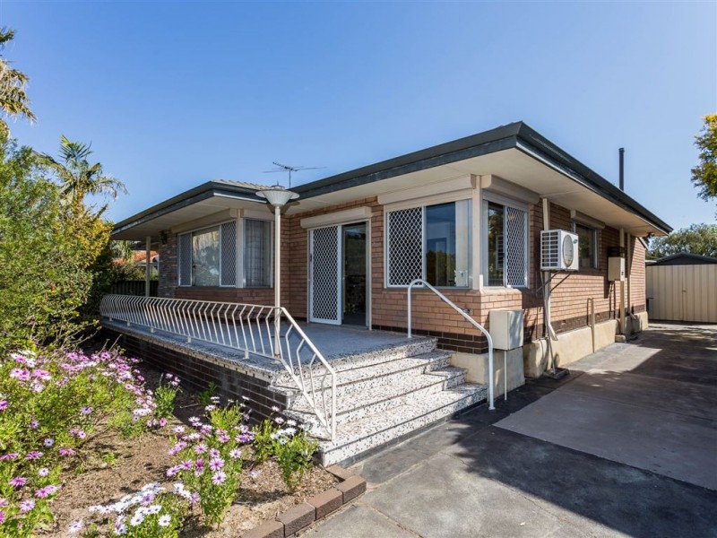 15 Fitzwater Way, Spearwood WA 6163