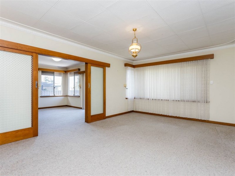 15 Fitzwater Way, Spearwood WA 6163