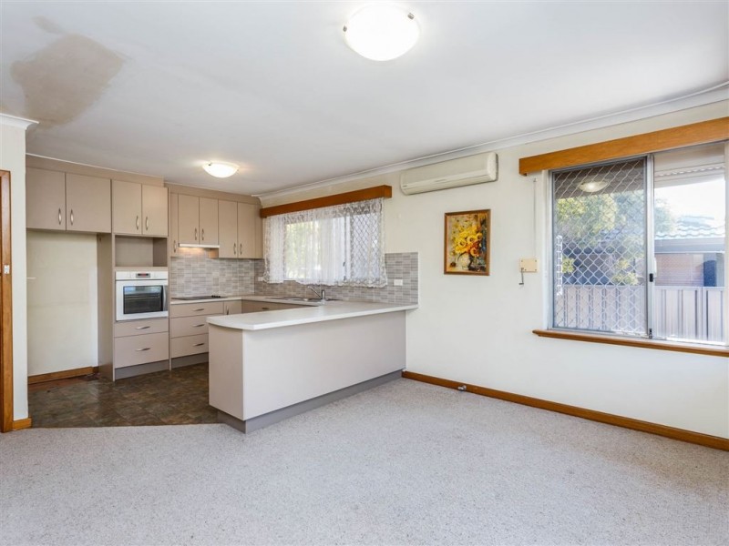 15 Fitzwater Way, Spearwood WA 6163