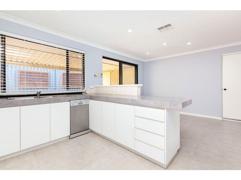 2/68 Garden Road, Spearwood WA 6163