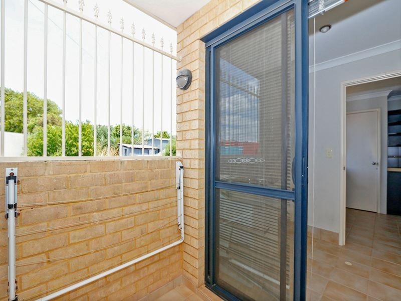 15/89 Forrest Rd, Hamilton Hill WA 6163