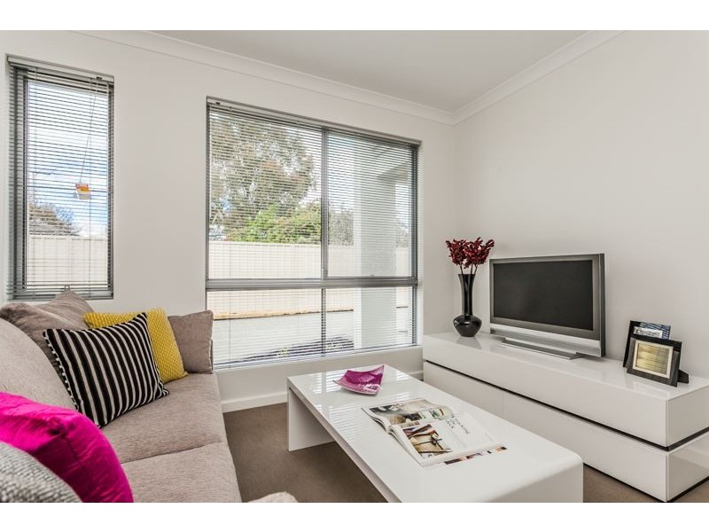 2/15 Hood Street, Hamilton Hill WA 6163