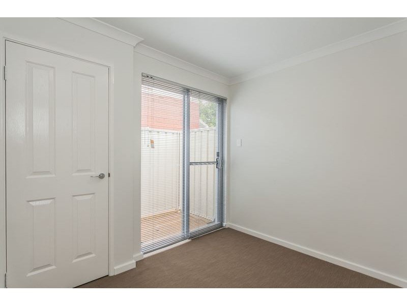 2/15 Hood Street, Hamilton Hill WA 6163