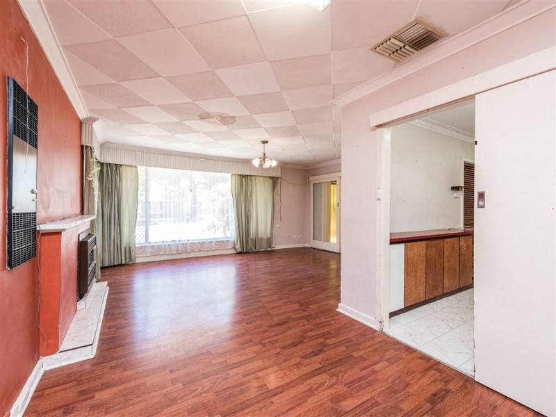 6 Lorenzo Street, Thornlie WA 6108