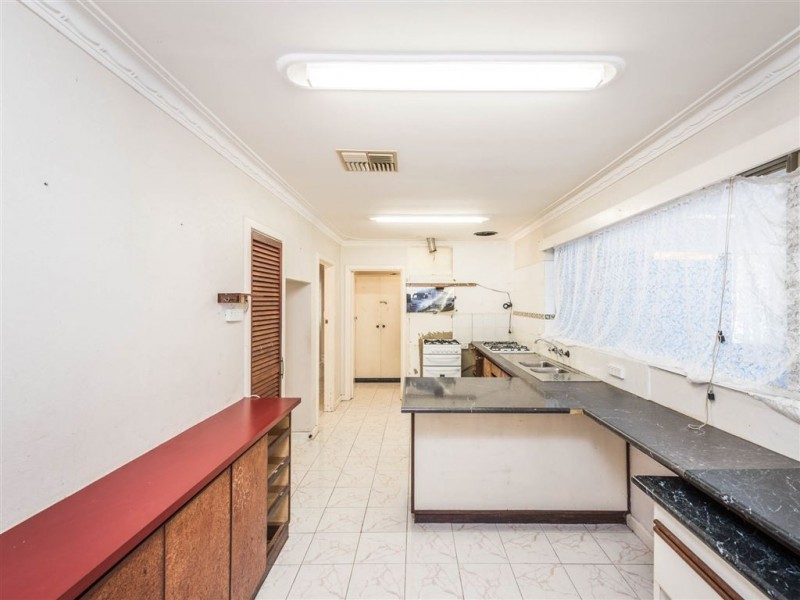 6 Lorenzo Street, Thornlie WA 6108