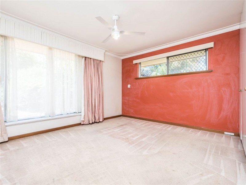 6 Lorenzo Street, Thornlie WA 6108