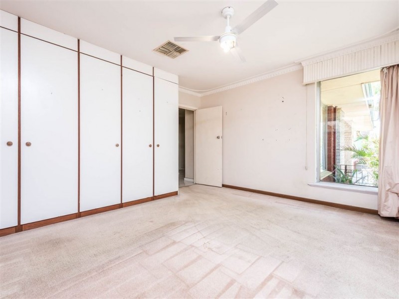 6 Lorenzo Street, Thornlie WA 6108