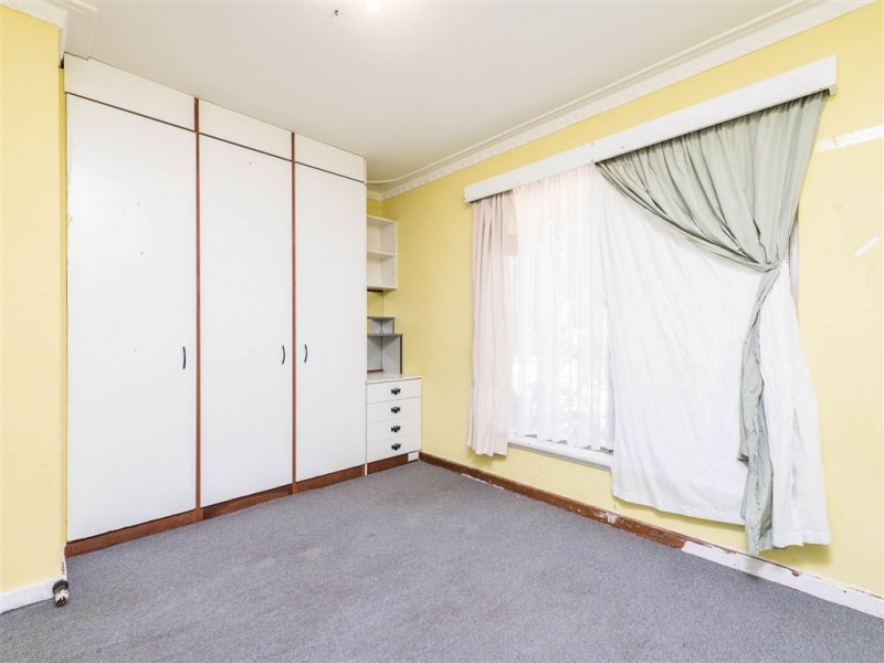 6 Lorenzo Street, Thornlie WA 6108