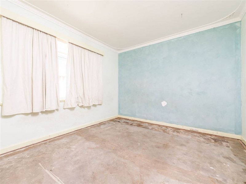 6 Lorenzo Street, Thornlie WA 6108