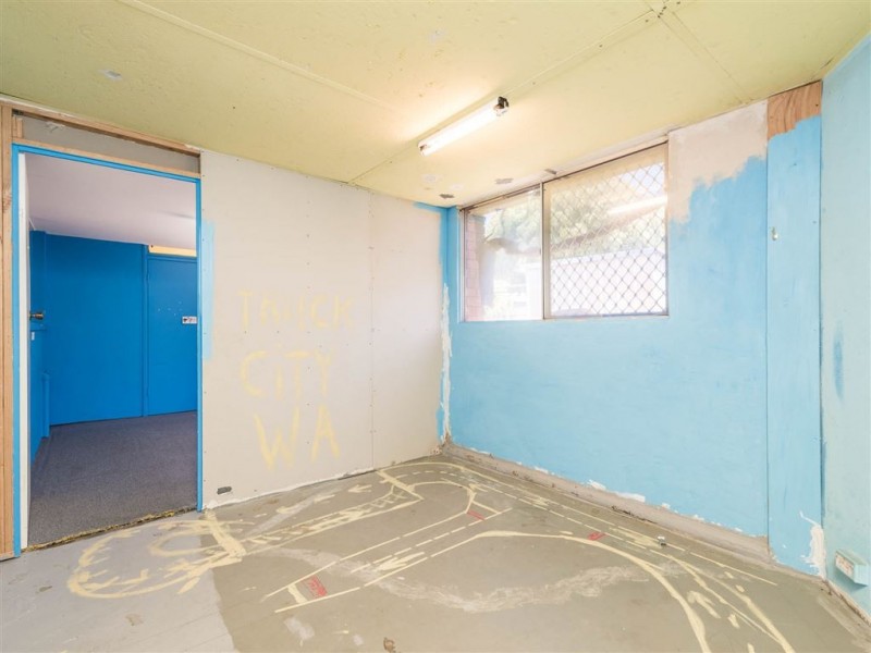 6 Lorenzo Street, Thornlie WA 6108