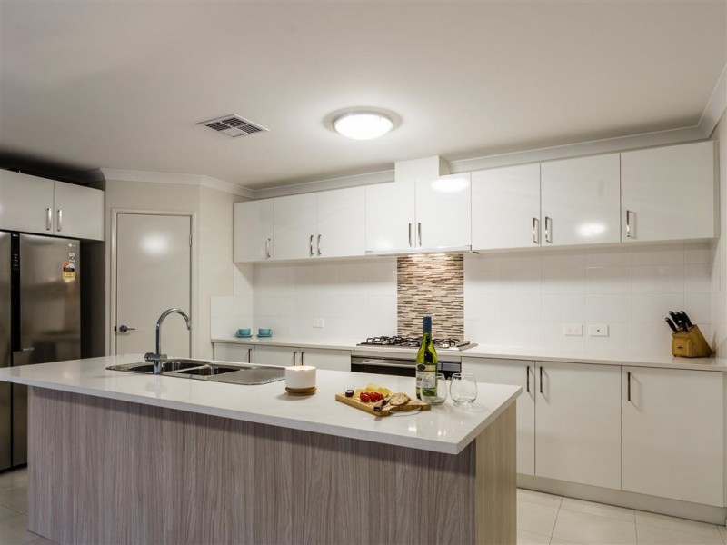 16 Edmonton Loop, Baldivis WA 6171