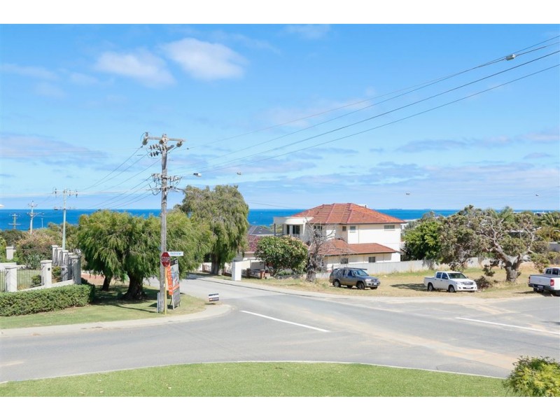 33 Beach Road, Coogee WA 6166