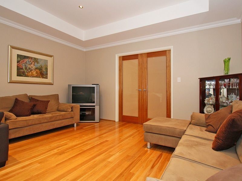 19 Hayward Parade, Coogee WA 6166