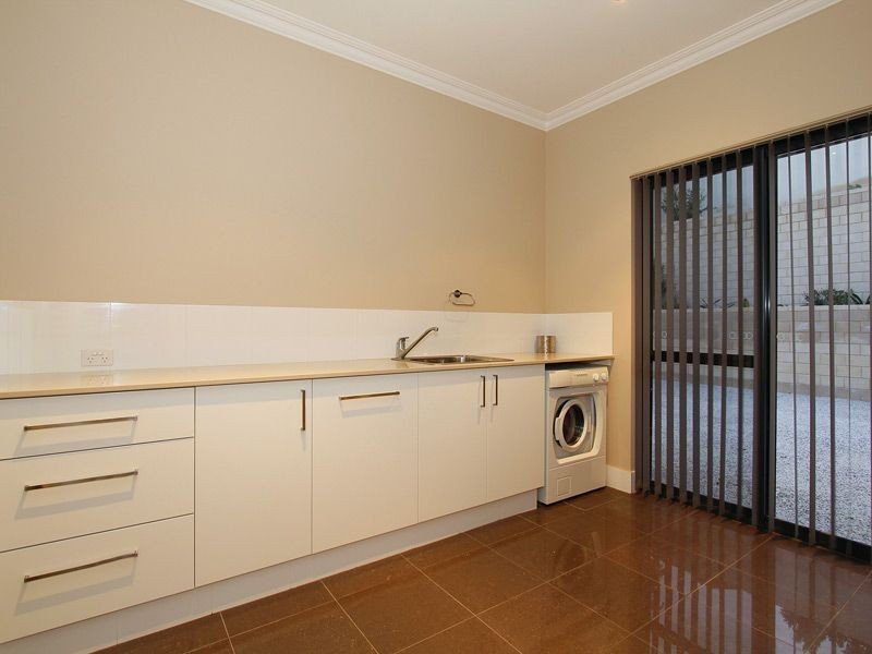 19 Hayward Parade, Coogee WA 6166