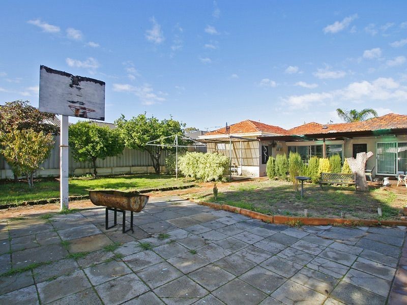 156 Forrest Road, Hamilton Hill WA 6163