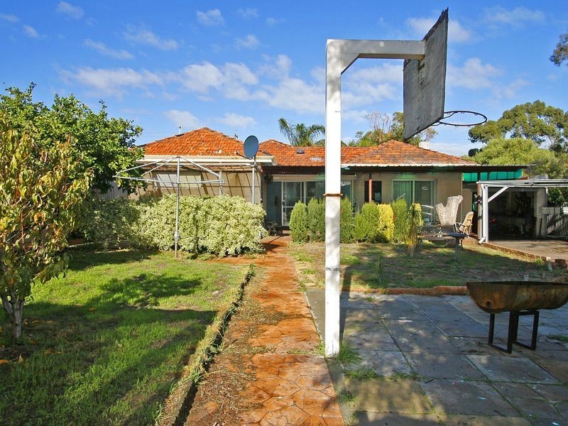 156 Forrest Road, Hamilton Hill WA 6163