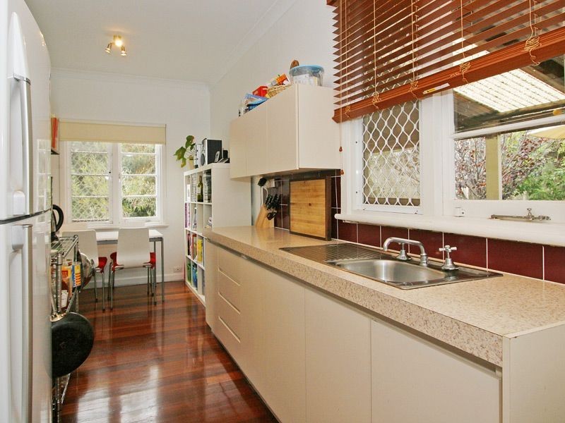 18 howson street, Hilton WA 6163