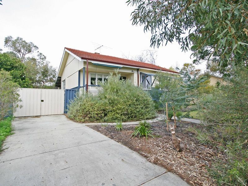 18 howson street, Hilton WA 6163