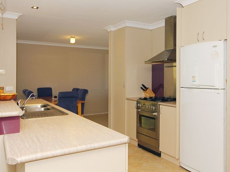 10 Lamarck Place, Heathridge WA 6027