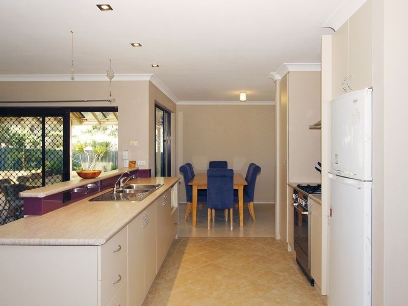 10 Lamarck Place, Heathridge WA 6027