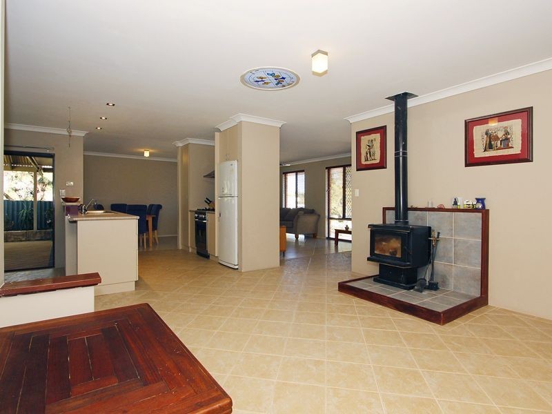 10 Lamarck Place, Heathridge WA 6027