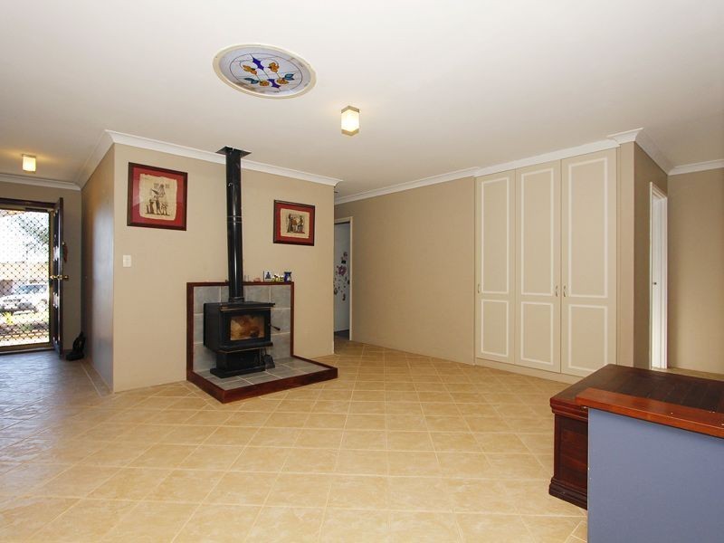 10 Lamarck Place, Heathridge WA 6027