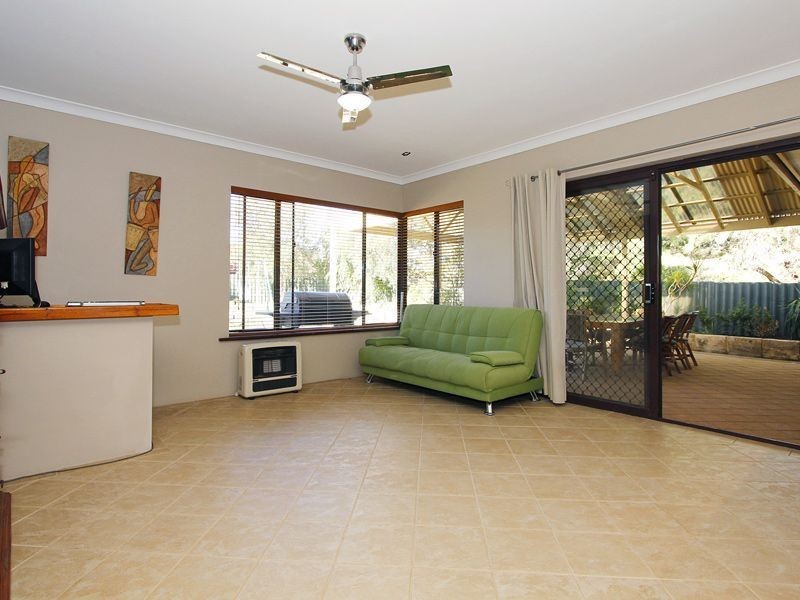 10 Lamarck Place, Heathridge WA 6027