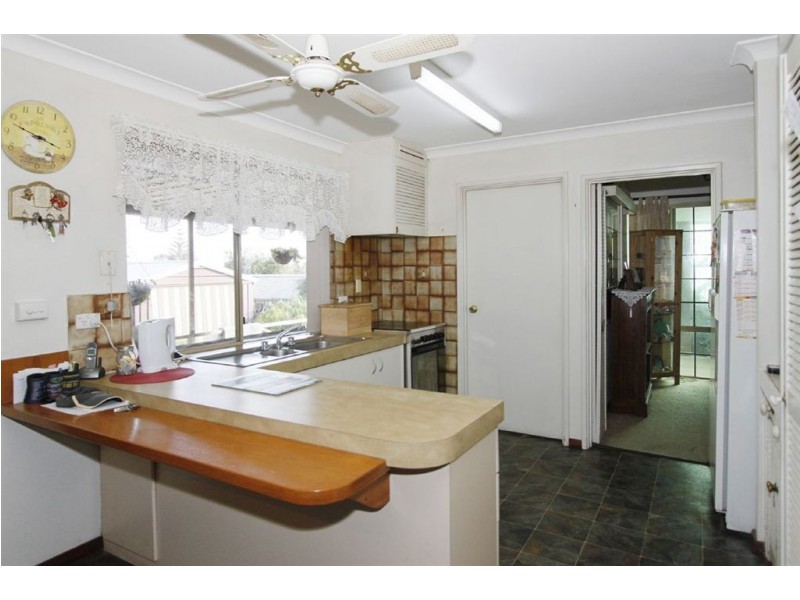 10 Milton Place, Munster WA 6166