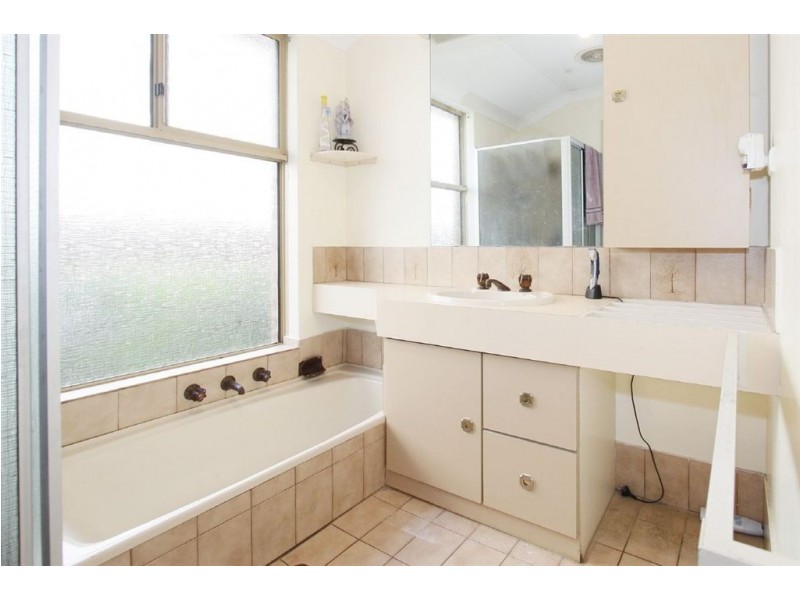 10 Milton Place, Munster WA 6166