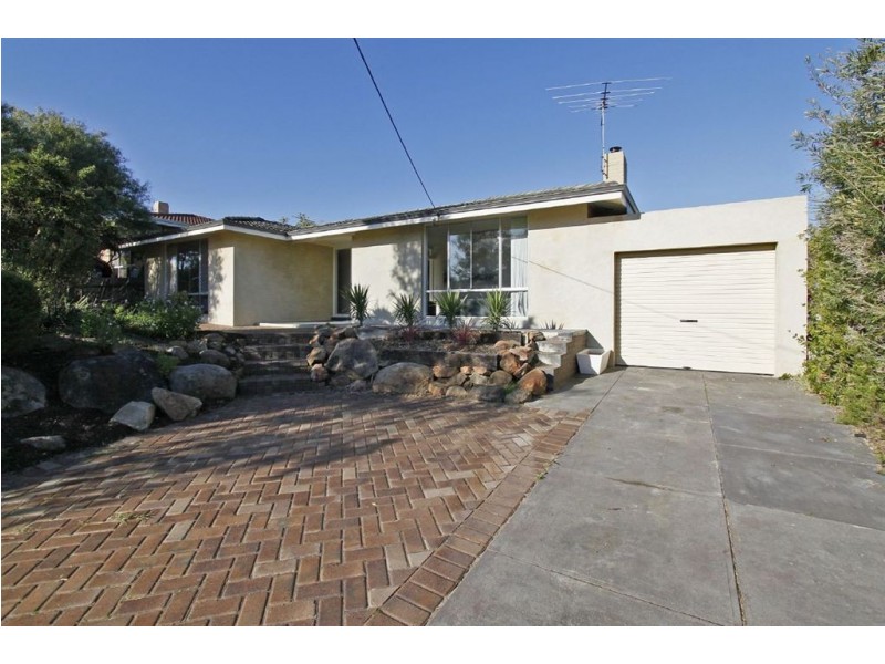 24 Pass Crescent, Beaconsfield WA 6162