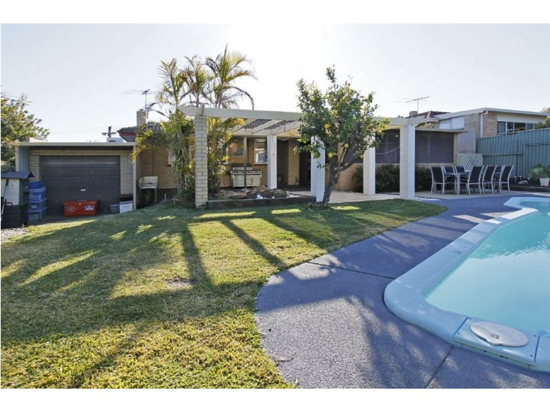 24 Pass Crescent, Beaconsfield WA 6162