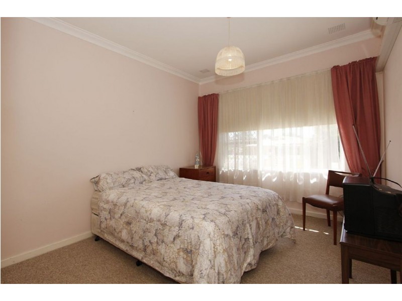 31 Windfield Road, Melville WA 6156