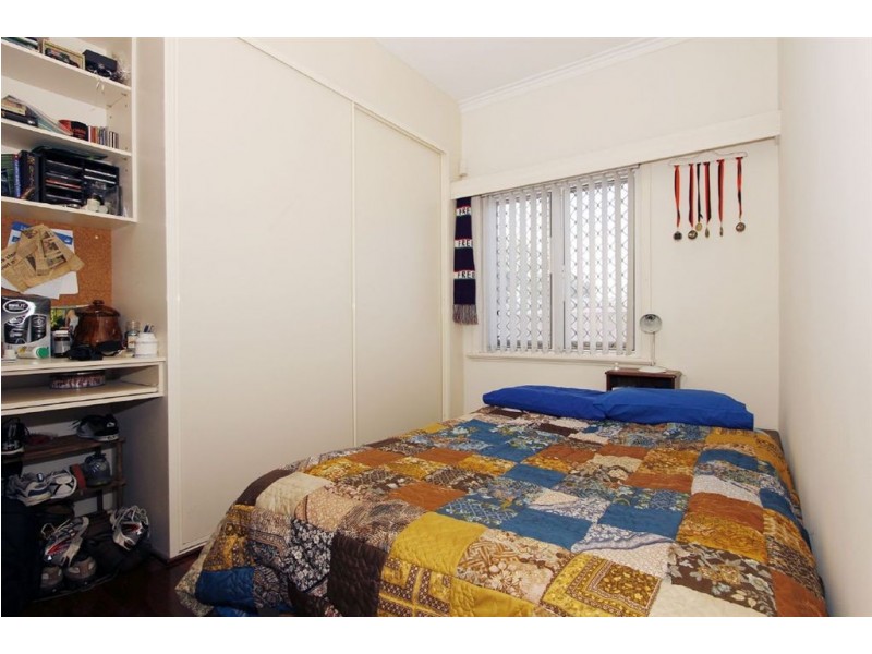 5 Redmond Rd, Hamilton Hill WA 6163